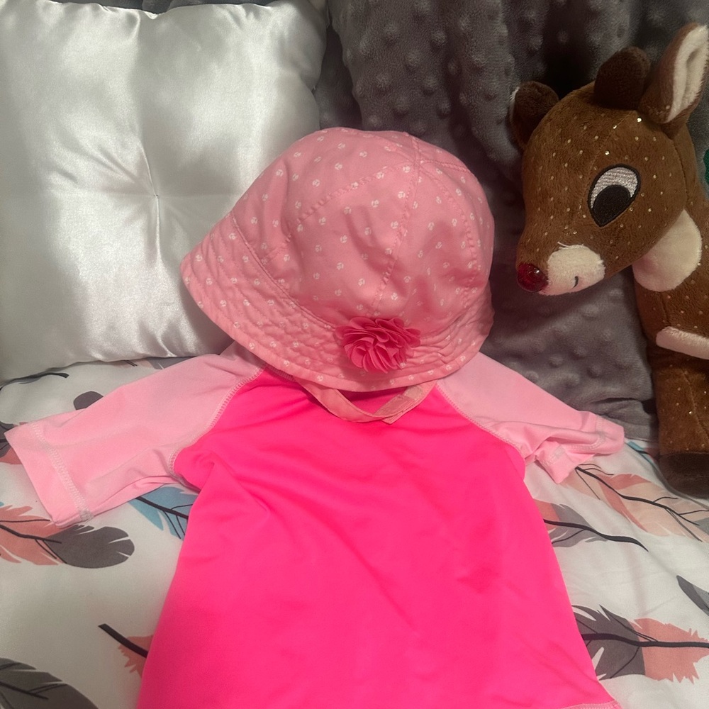 GUC Like New Pink w/white polkadots & pink flower appliqué☀️ kids hat sz. 0-6M
